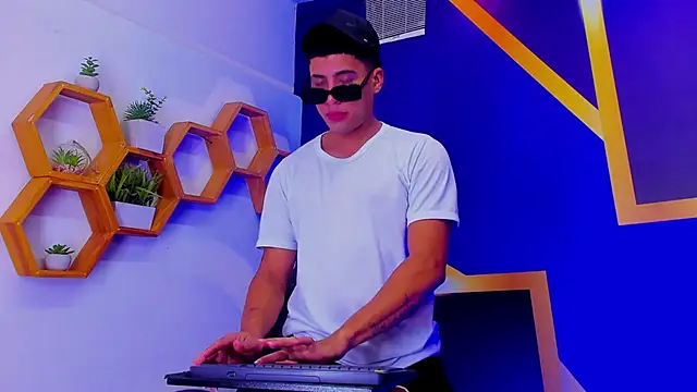 The Boy King online show from October 22, 2025, 2:05 pm