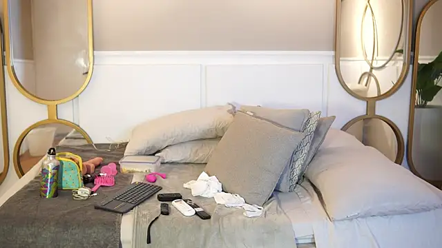 Snapshot of Roxy_Vega chatting on October 7, 2025, 12:06 pm Roxy Vega online show from October 7, 2025, 12:06 pm