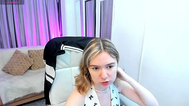 Lucia Copper online show from October 30, 2025, 11:52 am