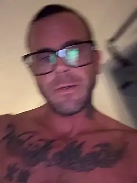 Beefkakey82 online show from November 5, 2025, 10:35 pm