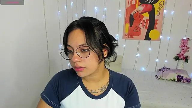 Snapshot of paris_blue chatting on October 11, 2025, 11:50 pm paris blue online show from October 11, 2025, 11:50 pm