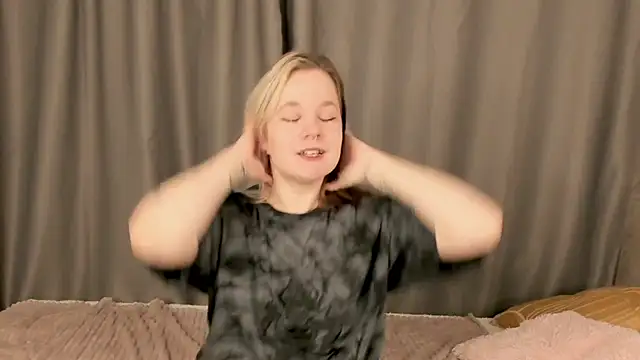 EviaVanveen online show from October 21, 2025, 8:14 am