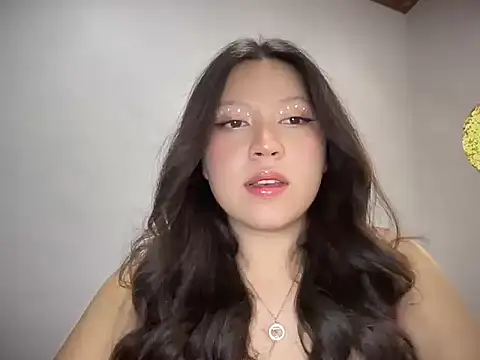 Rachel James   online show from October 31, 2025, 4:09 am