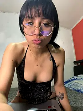 Snapshot of comepitoossss chatting on October 22, 2025, 12:32 am comepitoossss online show from October 22, 2025, 12:32 am