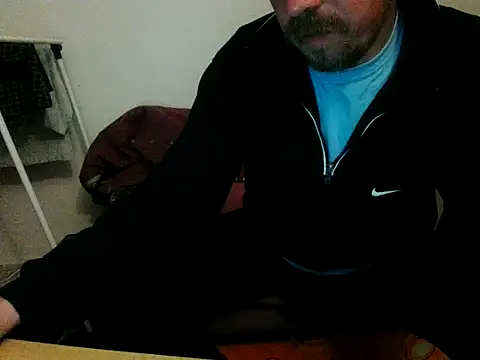 honzinka83 online show from November 18, 2025, 4:43 pm