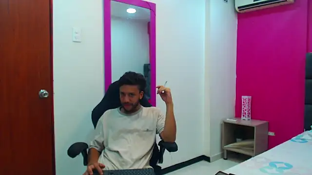 Juan FelipeX01 online show from October 6, 2025, 3:24 pm