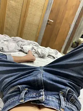 Snapshot of HenryLee1983-cums chatting on October 5, 2025, 2:19 pm HenryLee1983-cums online show from October 5, 2025, 2:19 pm