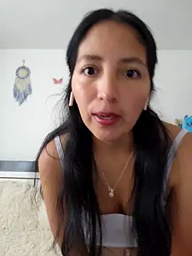 Snapshot of Claris_milk chatting on October 18, 2025, 3:58 pm Claris milk online show from October 18, 2025, 3:58 pm