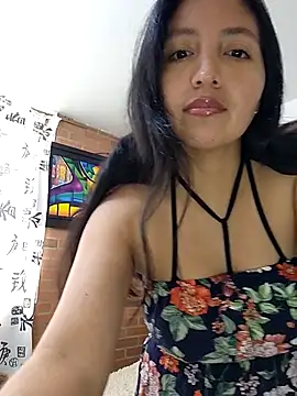 Snapshot of Claris_milk chatting on October 22, 2025, 4:39 pm Claris milk online show from October 22, 2025, 4:39 pm