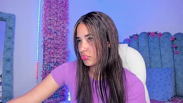 Snapshot of Camila_Smith_23 chatting on October 24, 2025, 1:15 am Camila Smith 23 online show from October 24, 2025, 1:15 am
