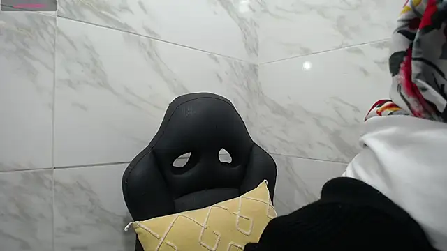 Neesha   online show from November 29, 2025, 12:16 pm