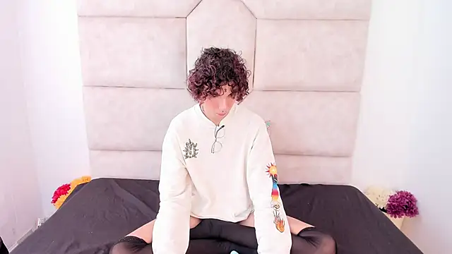 Scaarlett 22  online show from October 19, 2025, 5:26 pm