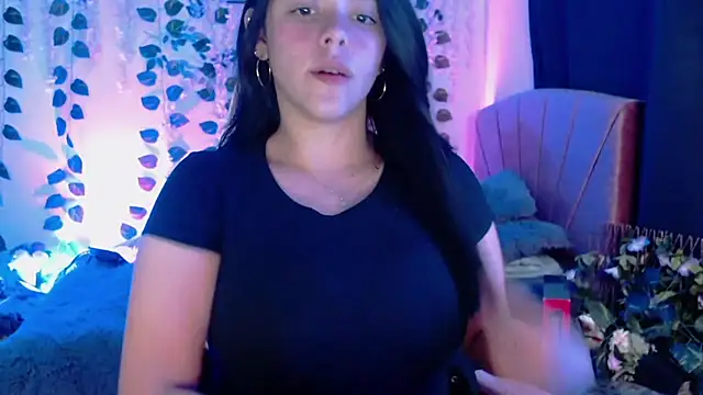 Chloe-laurent03 online show from March 2, 2026, 11:33 pm