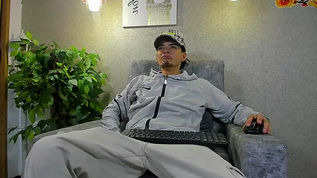 Axelwiliams online show from November 18, 2025, 3:54 am