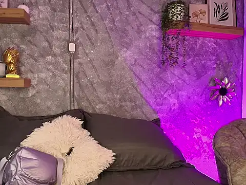 Snapshot of Nikolbrice chatting on February 18, 2026, 6:59 pm Nikolbrice online show from February 18, 2026, 6:59 pm