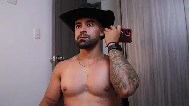 SOY MIKE online show from December 2, 2025, 8:21 pm