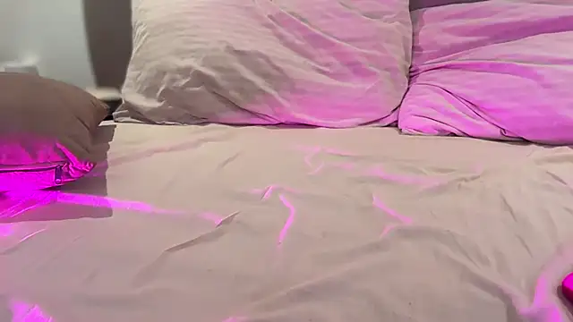 AlmaryKim online show from October 28, 2025, 9:14 pm