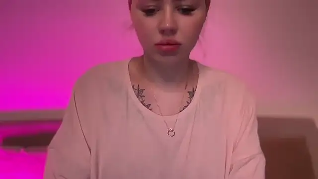 AlmaryKim online show from December 4, 2025, 9:58 pm