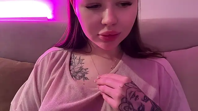 AlmaryKim online show from March 25, 2026, 8:08 pm