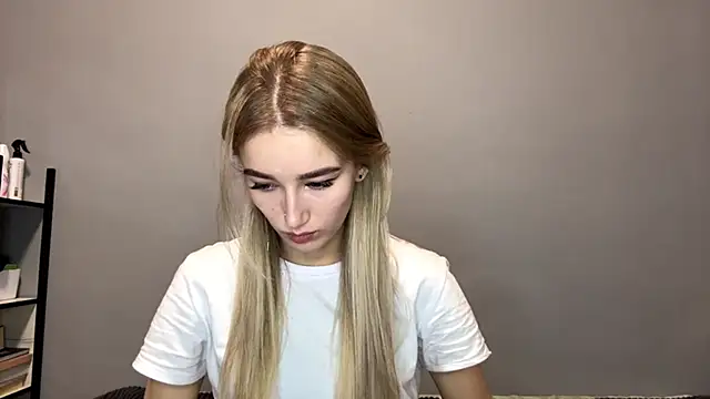 Snapshot of SweetCatherine chatting on September 30, 2025, 12:00 pm SweetCatherine online show from September 30, 2025, 12:00 pm