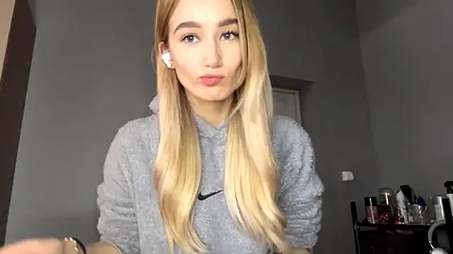 Snapshot of SweetCatherine chatting on October 7, 2025, 8:26 am SweetCatherine online show from October 7, 2025, 8:26 am