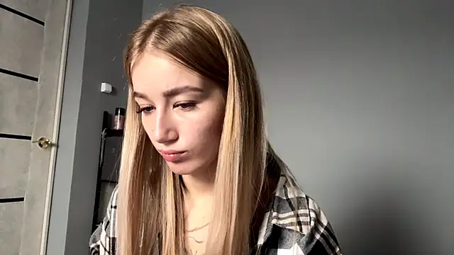 Snapshot of SweetCatherine chatting on October 13, 2025, 6:15 am SweetCatherine online show from October 13, 2025, 6:15 am