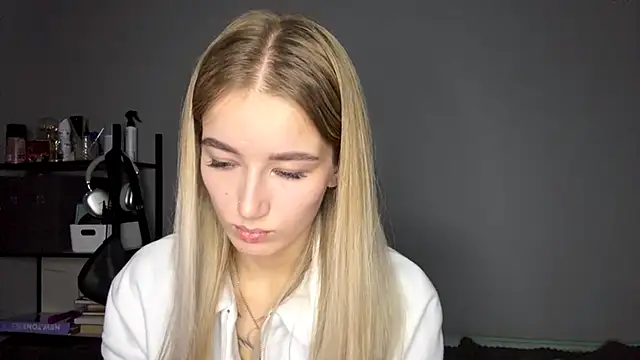 Snapshot of SweetCatherine chatting on October 8, 2025, 12:17 pm SweetCatherine online show from October 8, 2025, 12:17 pm