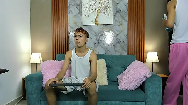 Snapshot of VERY_HOT_GUYS chatting on February 16, 2026, 1:21 pm VERY HOT GUYS online show from February 16, 2026, 1:21 pm