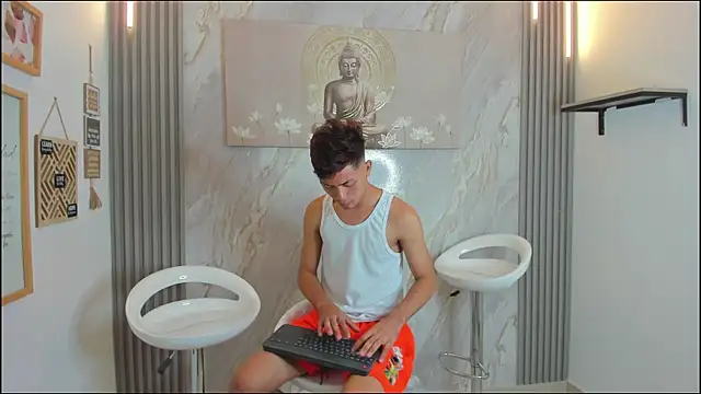 Snapshot of VERY_HOT_GUYS chatting on January 17, 2026, 1:15 pm VERY HOT GUYS online show from January 17, 2026, 1:15 pm