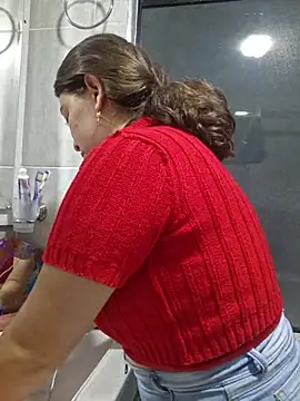 annyaparis online show from December 3, 2025, 2:56 am