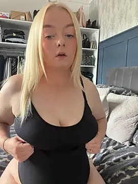 Snapshot of lusciouslylou chatting on June 2, 2026, 9:42 am lusciouslylou online show from June 2, 2026, 9:42 am