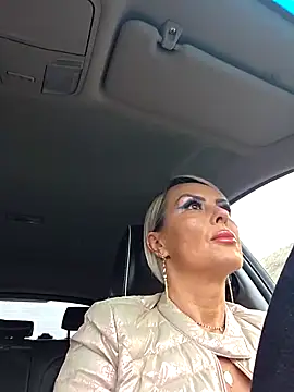 Snapshot of KirraWhite chatting on November 7, 2025, 6:18 am KirraWhite online show from November 7, 2025, 6:18 am