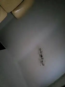 Snapshot of rezzzze chatting on October 25, 2025, 8:24 am rezzzze online show from October 25, 2025, 8:24 am