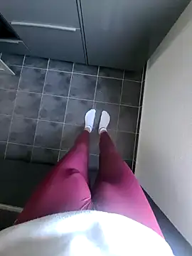 Snapshot of rezzzze chatting on November 27, 2025, 10:27 am rezzzze online show from November 27, 2025, 10:27 am