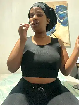 Snapshot of MissBubbles04 chatting on November 2, 2025, 7:08 pm MissBubbles04 online show from November 2, 2025, 7:08 pm