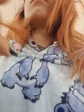 Snapshot of YuriXo chatting on November 6, 2025, 9:35 am YuriXo online show from November 6, 2025, 9:35 am