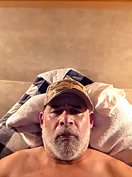 Snapshot of DeeBestEver chatting on November 28, 2025, 4:18 pm DeeBestEver online show from November 28, 2025, 4:18 pm