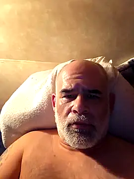 Snapshot of DeeBestEver chatting on December 1, 2025, 2:40 pm DeeBestEver online show from December 1, 2025, 2:40 pm