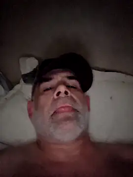 Snapshot of DeeBestEver chatting on November 24, 2025, 7:58 pm DeeBestEver online show from November 24, 2025, 7:58 pm