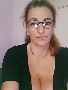 Snapshot of Fifi83Bell chatting on November 26, 2025, 3:01 pm Fifi83Bell online show from November 26, 2025, 3:01 pm