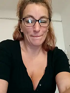 Snapshot of Fifi83Bell chatting on November 16, 2025, 12:54 pm Fifi83Bell online show from November 16, 2025, 12:54 pm