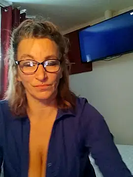 Snapshot of Fifi83Bell chatting on December 17, 2025, 12:43 pm Fifi83Bell online show from December 17, 2025, 12:43 pm