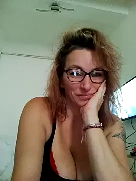 Snapshot of Fifi83Bell chatting on November 17, 2025, 1:37 pm Fifi83Bell online show from November 17, 2025, 1:37 pm