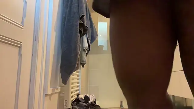 nanaisbackk online show from November 4, 2025, 8:07 am