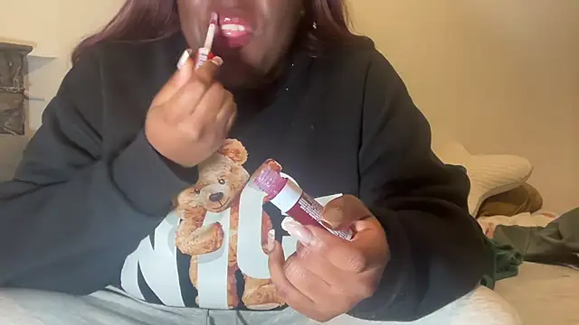 nanaisbackk online show from February 6, 2026, 6:04 pm