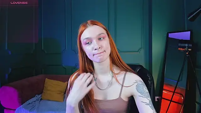 PollyMayer online show from July 5, 2026, 9:54 pm