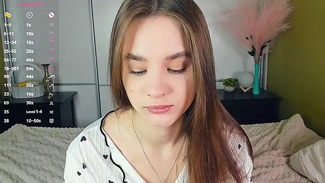 JinnyMcie online show from April 12, 2026, 7:22 am