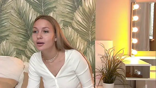 Snapshot of AnySlim chatting on October 9, 2025, 12:06 pm AnySlim online show from October 9, 2025, 12:06 pm