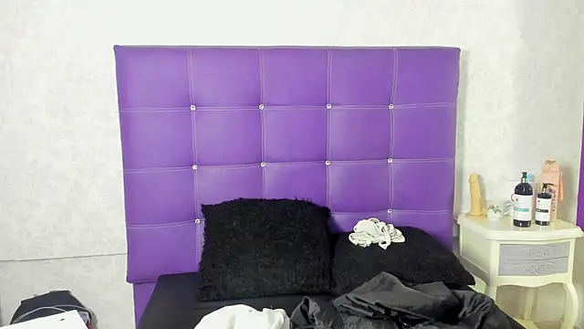 LeaMoreau22 online show from October 9, 2025, 12:06 pm