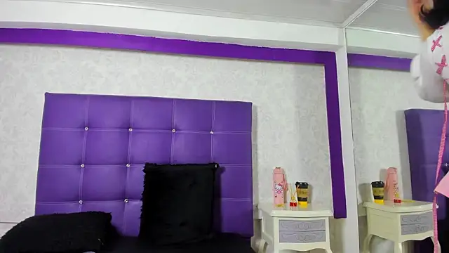 LeaMoreau22 online show from October 15, 2025, 12:13 pm